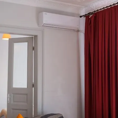 Historical Apt-w.balcony In The Hearth Of