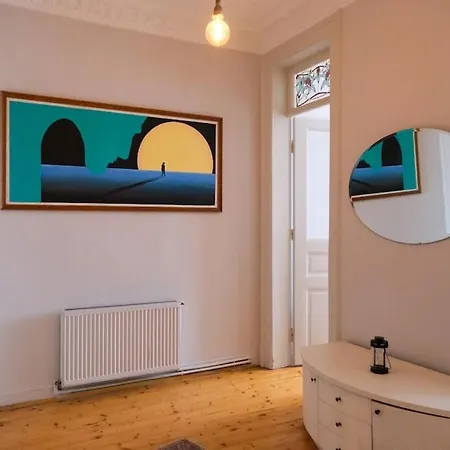 Historical Apt-w.balcony In The Hearth Of *