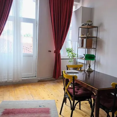 Historical Apt-w.balcony In The Hearth Of Apartamento *